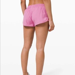Hotty hot 2.5" lululemon size 6 Magenta Glow